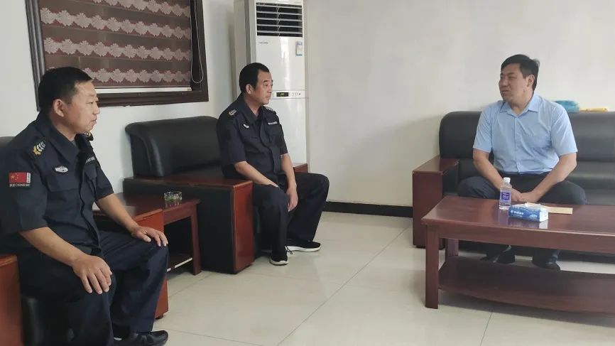 宿州市保安服務(wù)有限公司開展“八一”雙擁走訪慰問活動(圖2) 宿州市保安服務(wù)有限公司開展“八一”雙擁走訪慰問活動(圖2)